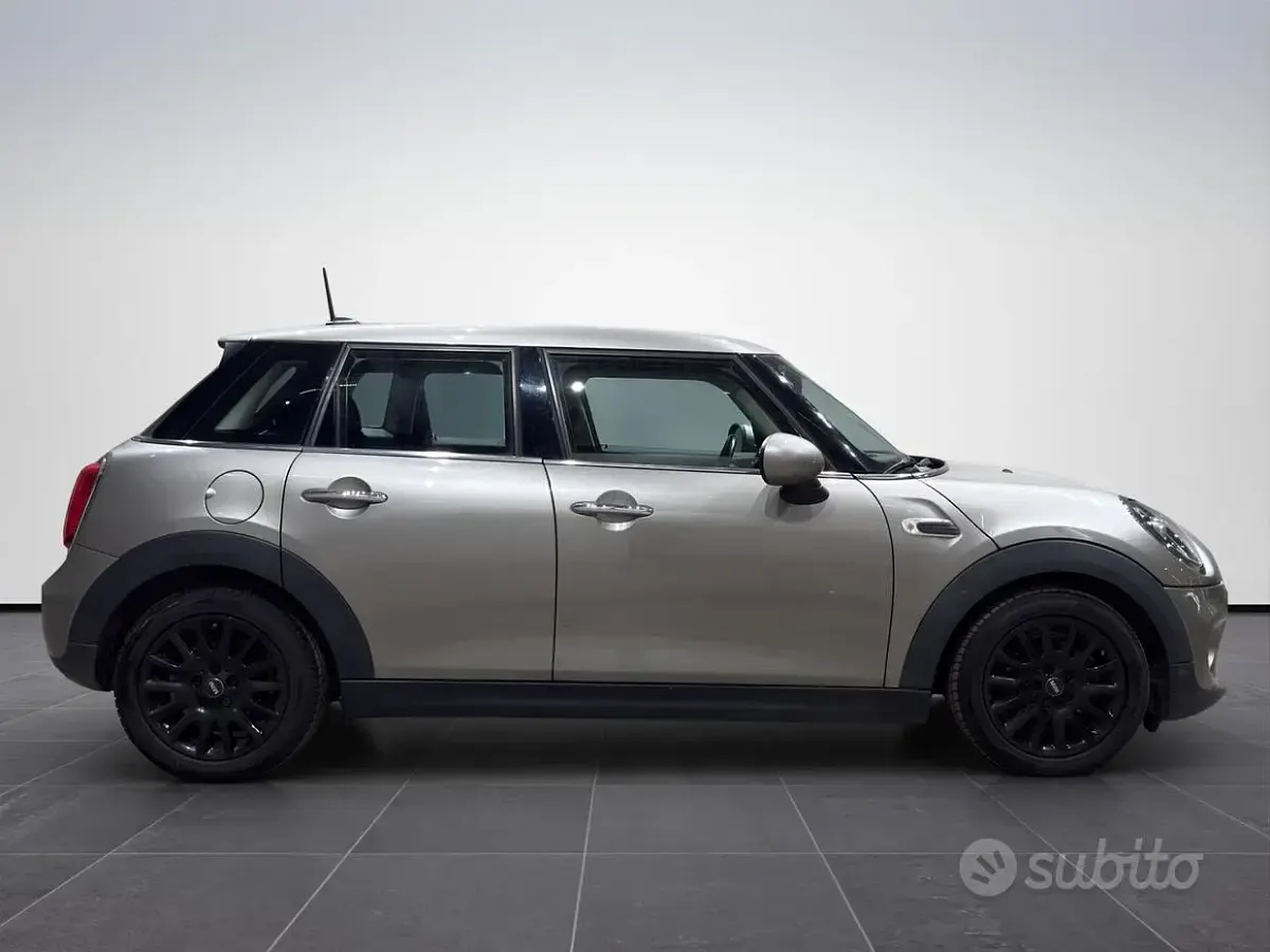 Usata Mini ONE 102 CV (75 kW) 2019 Grigio Utilitaria