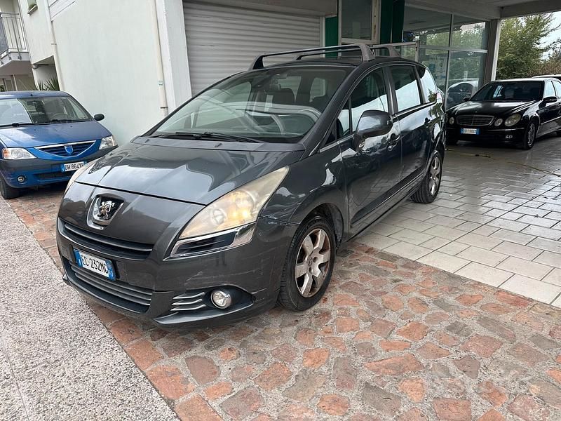 Grigio Usata 2010 Peugeot 5008 Monovolume | 2600 € (Ottimo prezzo) - Immagine 1/4