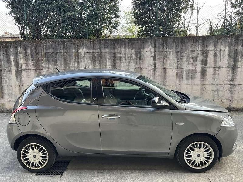 Usata Lancia Ypsilon Gold 95 CV (69 kW) 2017 Grigio Utilitaria