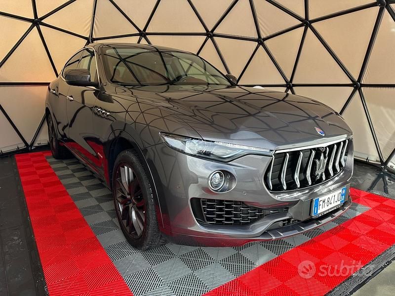 Usata Maserati GranSport 349 CV (256 kW) 2018 Grigio Station wagon