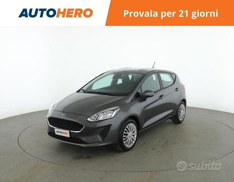Grigio Usata 2018 Ford Fiesta Tre volumi | 9099 € (Buon prezzo) - Immagine 1/2