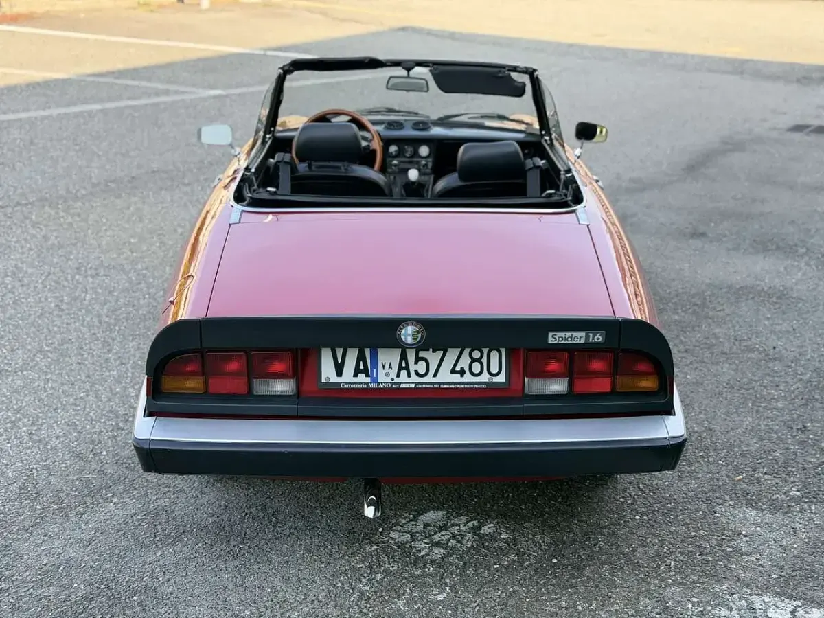 Usata Alfa Romeo Spider 103 CV (75 kW) 1985 Rosso Cabrio