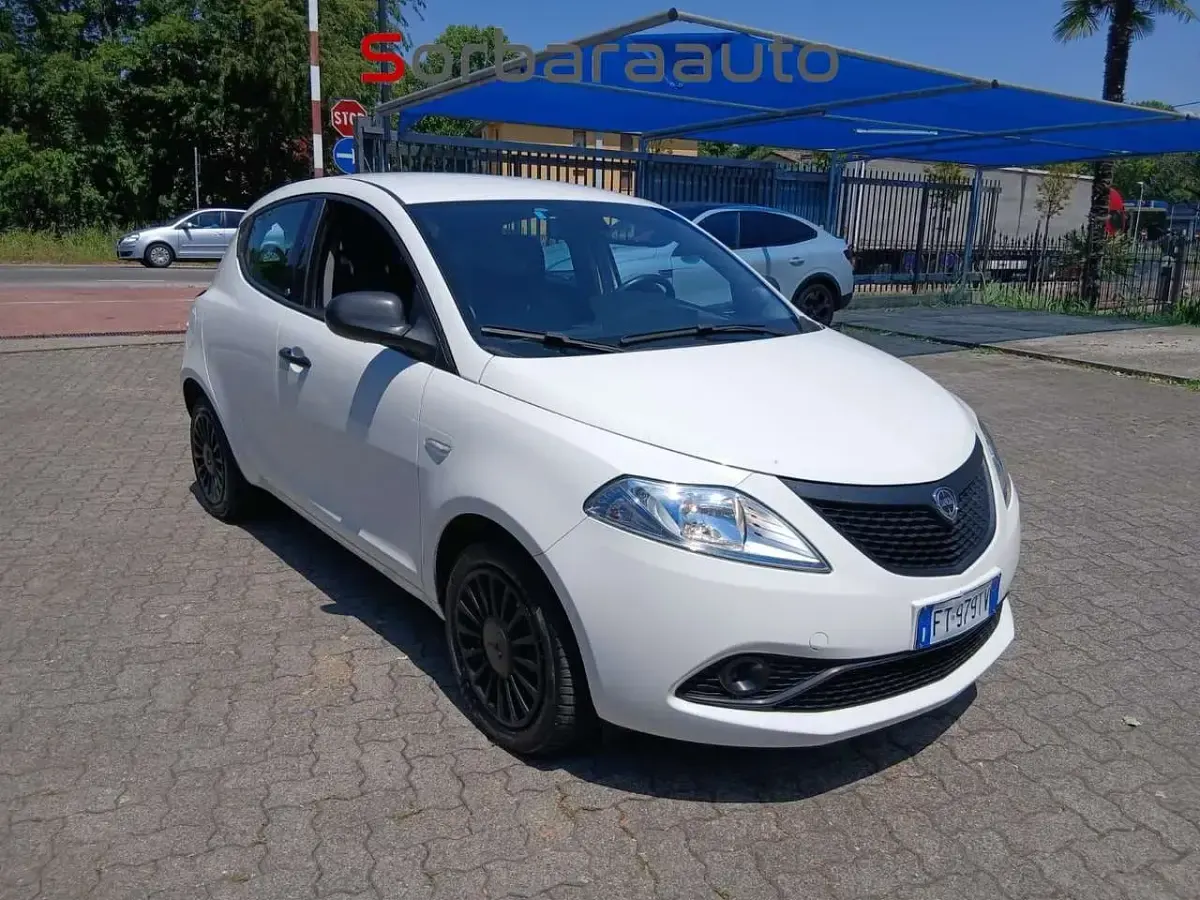 Usata Lancia Ypsilon 69 CV (50 kW) 2018 Bianco Utilitaria