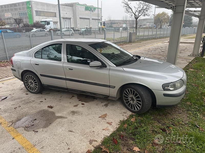 Grigio Usata 2003 Volvo S60 Tre volumi | 1500 € - Immagine 1/4