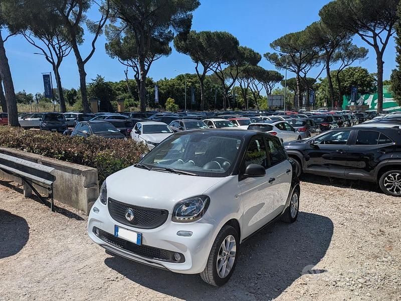 Usata Smart ForFour 71 CV (52 kW) 2018 Bianco Utilitaria