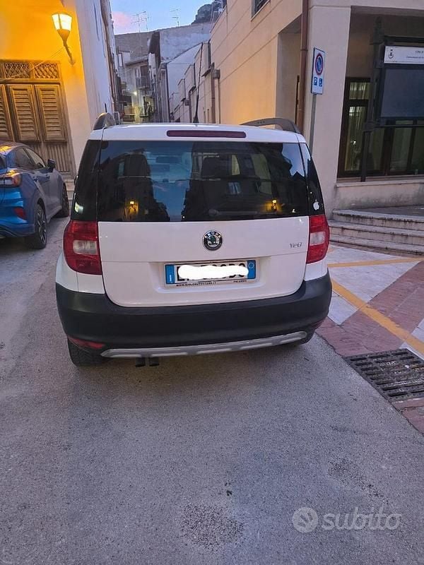 Usata Skoda Yeti 105 CV (77 kW) 2010 Bianco SUV