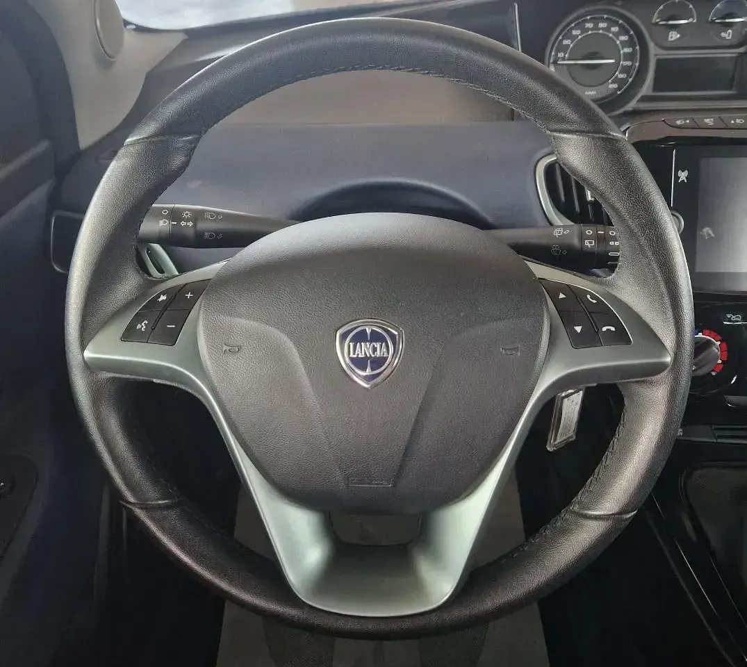 Usata Lancia Ypsilon S 70 CV (51 kW) 2024 Grigio Utilitaria