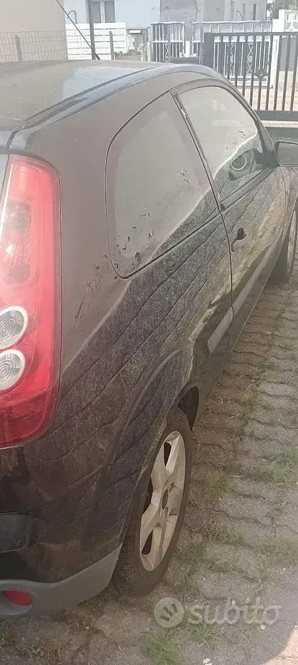 Usata Ford Fiesta 68 CV (50 kW) 2006 Nero Utilitaria