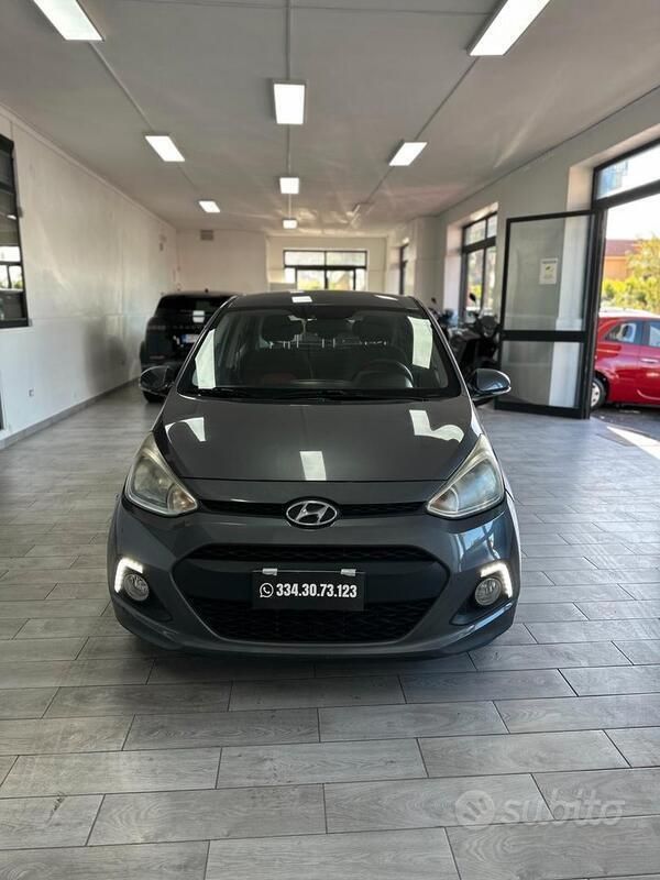 Grigio Usata 2015 Hyundai i10 Edition Due volumi | 4790 € (Super prezzo) - Immagine 1/4