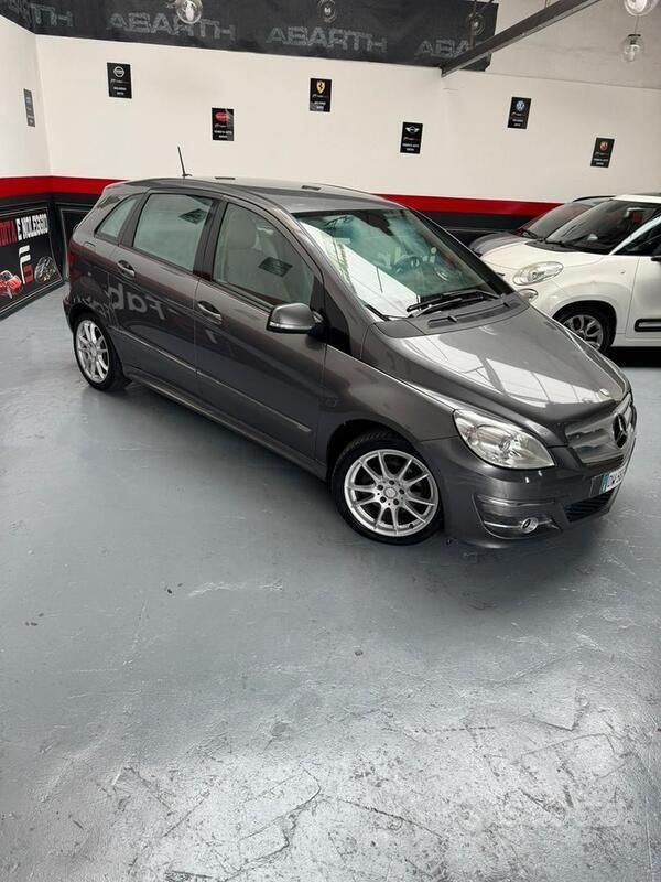 Usata 2009 Mercedes B200 Monovolume | 3500 € (Buon prezzo) - Immagine 1/4