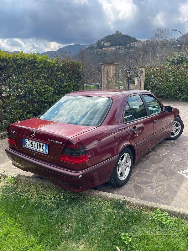 Usata Mercedes C250 113 CV (83 kW) 1999 Rosso Berlina