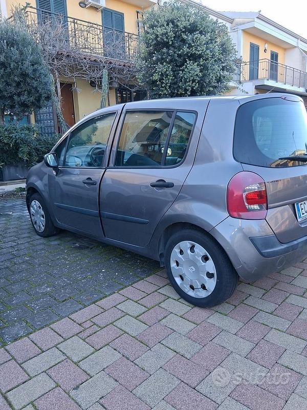 Usata Renault Modus 68 CV (50 kW) 2010 Grigio Monovolume