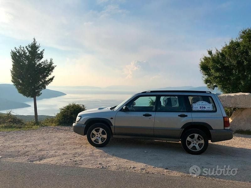 Usata Subaru Forester 1999 Grigio SUV
