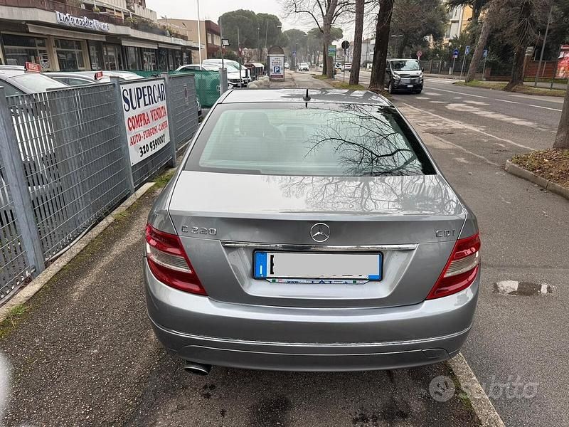 Usata Mercedes C220 170 CV (125 kW) 2008 Grigio Berlina