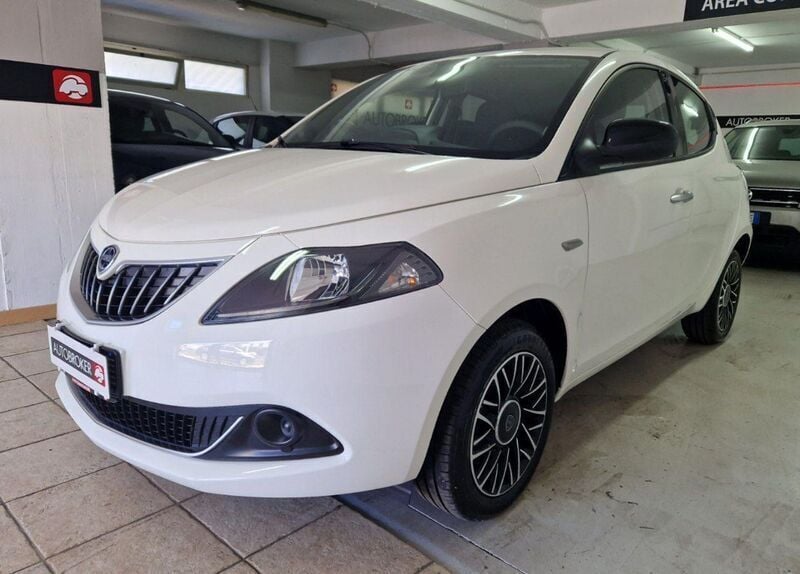 Usata Lancia Ypsilon S 69 CV (50 kW) 2024 Bianco pastello Utilitaria