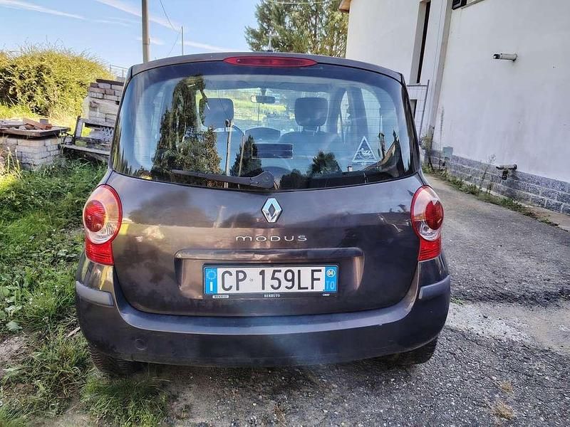 Usata Renault Modus Dynamique 65 CV (47 kW) 2004 Grigio Monovolume
