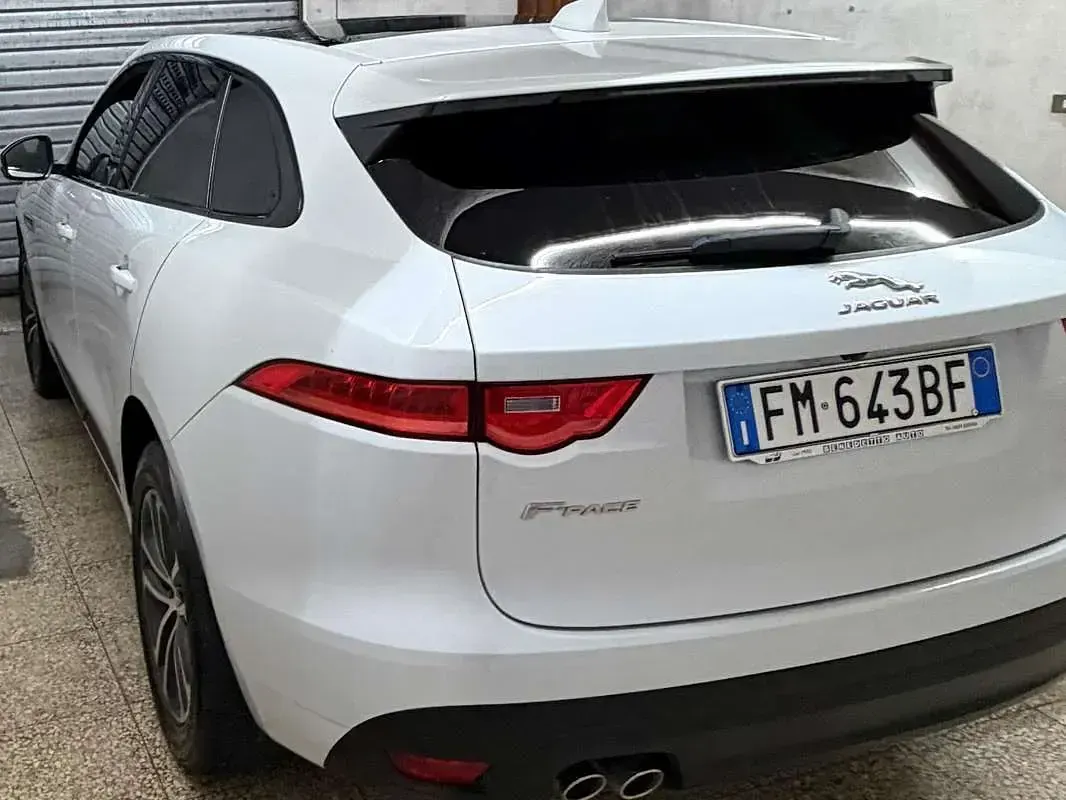 Usata Jaguar F-Pace R-Sport 179 CV (131 kW) 2017 Bianco SUV