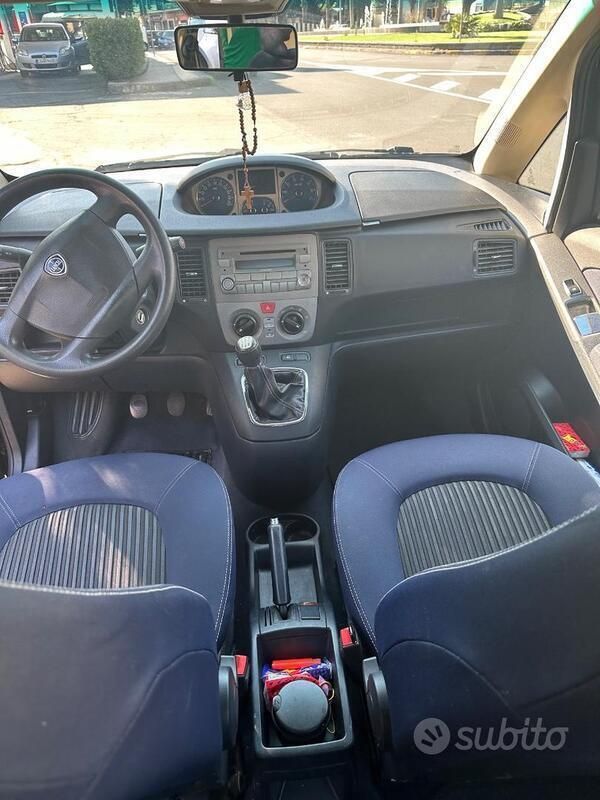 Usata Lancia Musa 75 CV (55 kW) 2008 Nero Monovolume