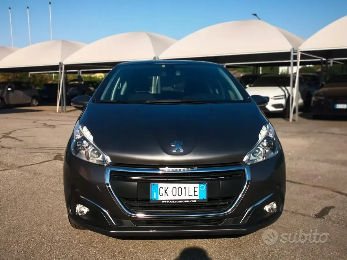 Usata Peugeot 208 82 CV (60 kW) 2018 Grigio Utilitaria