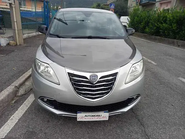 Usata Lancia Ypsilon Silver 84 CV (61 kW) 2012 Grigio/bronzo metallizzato Utilitaria