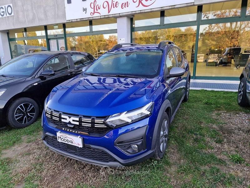 Blu Usata 2023 Dacia Sandero Tre volumi | 15.500 € (Buon prezzo) - Immagine 1/3