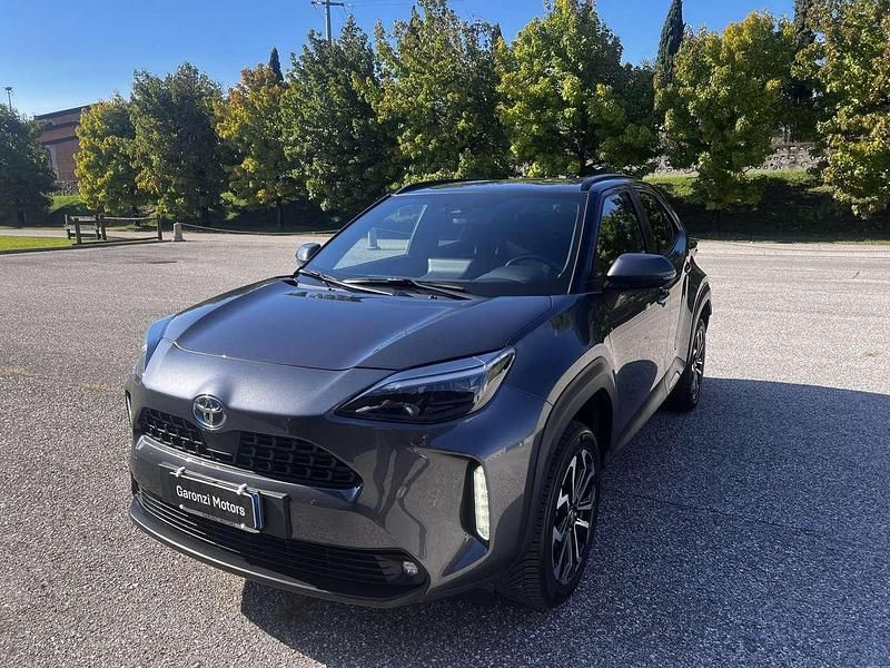 Antracite Usata 2024 Toyota Yaris Cross Trend SUV | 26.500 € (Buon prezzo) - Immagine 1/4