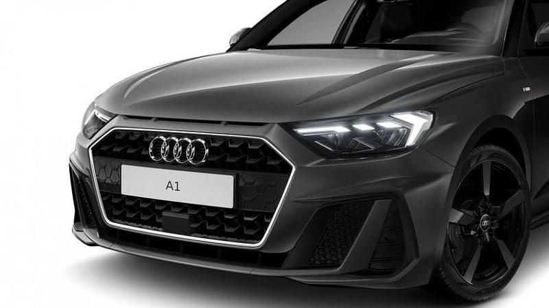 Nuova Audi A1 Sportback S-Line 116 CV (85 kW) 2026 Grigio chronos metallizzato nero mito me Utilitaria