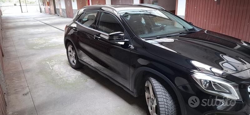 Usata Mercedes GLA180 122 CV (89 kW) 2020 Nero SUV