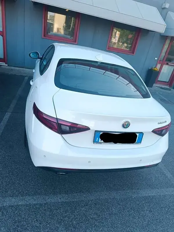 Usata Alfa Romeo Giulia 150 CV (110 kW) 2016 Berlina