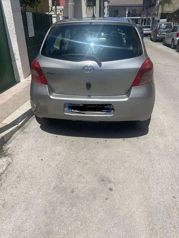 Usata Toyota Yaris Sol 69 CV (50 kW) 2006 Grigio Berlina