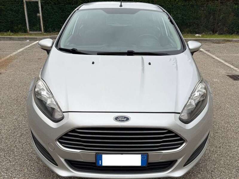Argento Usata 2014 Ford Fiesta Due volumi | 4800 € (Buon prezzo) - Immagine 1/4