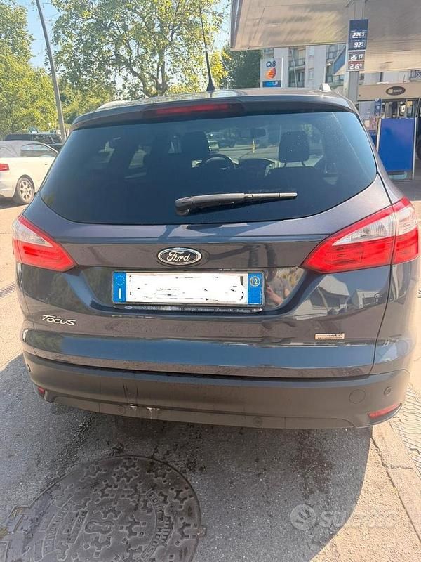 Begagnad Ford Focus Titanium 125 HK (91 kW) 2012 Blå Sedan