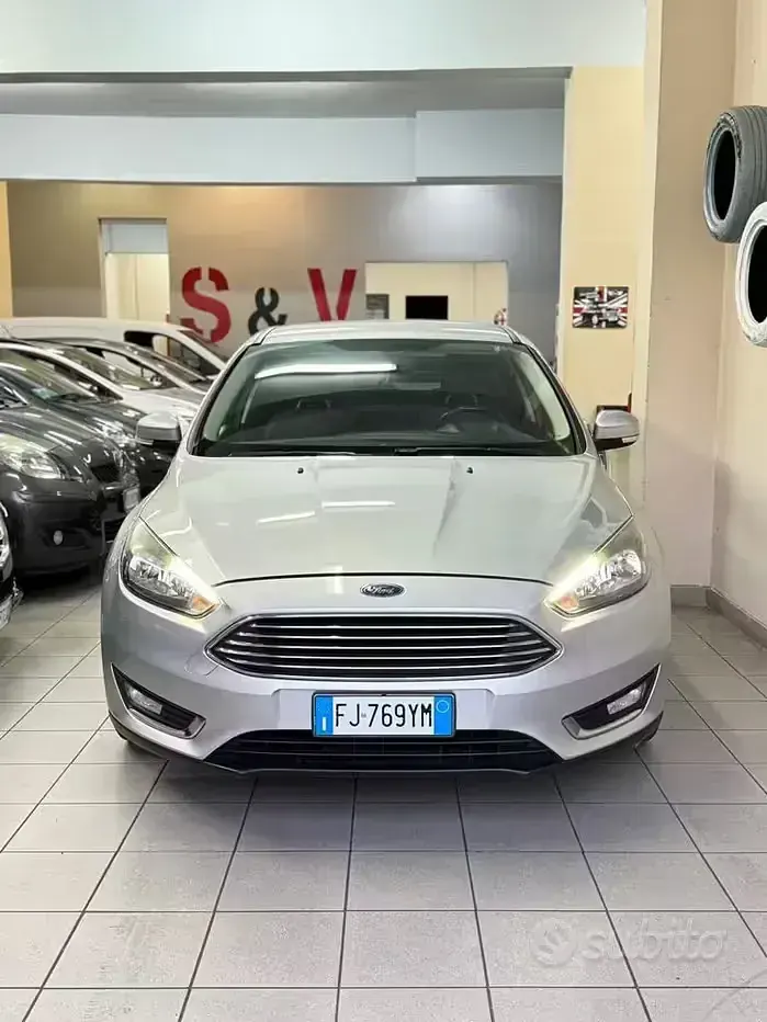 Usata Ford Focus 120 CV (88 kW) 2017 Grigio Berlina