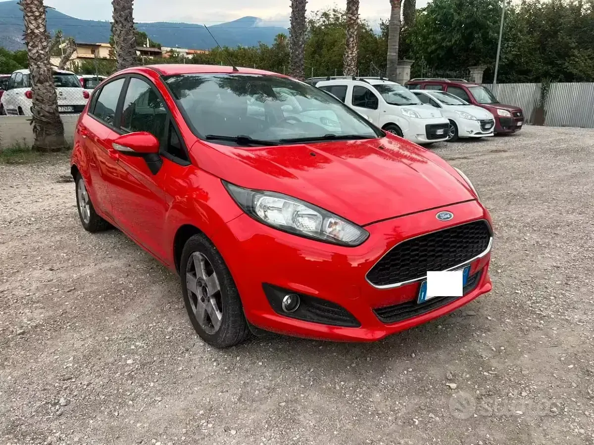 Usata Ford Fiesta Business Edition 75 CV (55 kW) 2016 Rosso Utilitaria