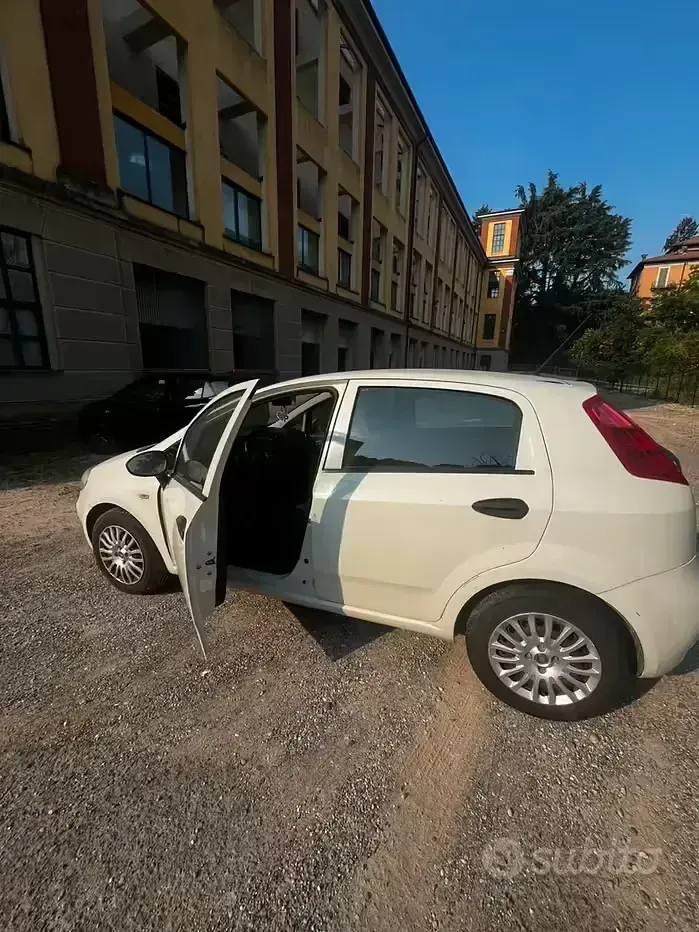 Usata Fiat Punto 77 CV (56 kW) 2016 Bianco Utilitaria