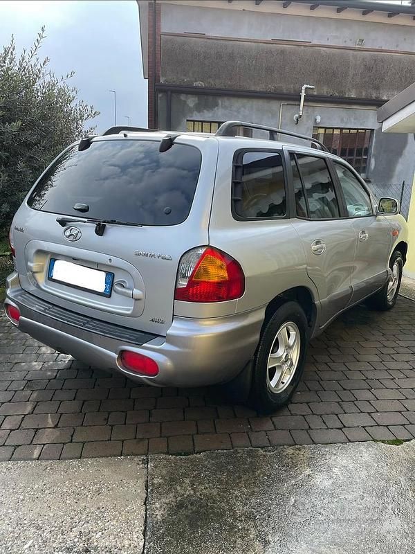 Usata Hyundai Santa Fe 112 CV (82 kW) 2002 Grigio SUV
