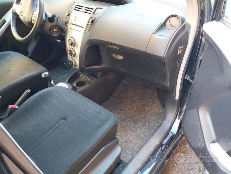 Usata Toyota Yaris 75 CV (55 kW) 2008 Nero Berlina