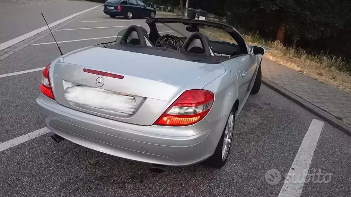 Nuova Mercedes SLK200 184 CV (135 kW) 2026 Grigio Cabrio