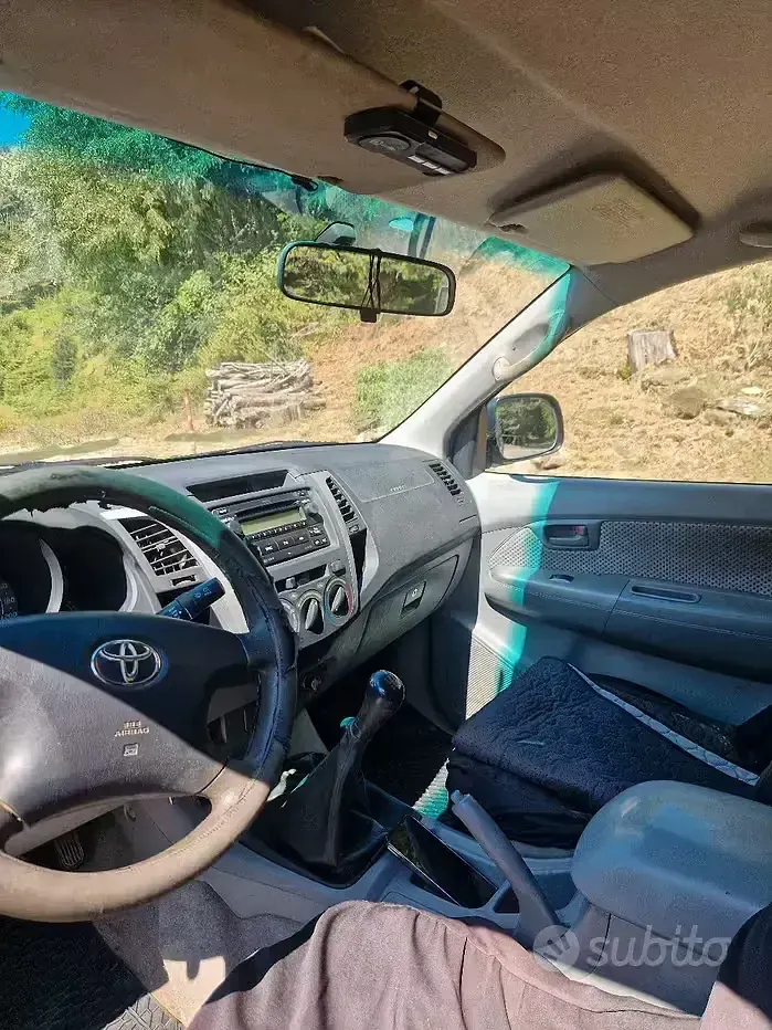 Usata Toyota HiLux 90 CV (66 kW) 2006 Grigio Pick-up