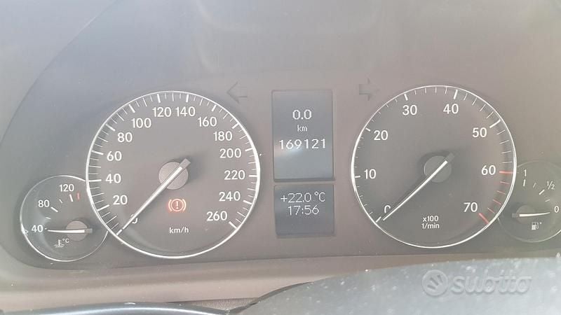 Usata Mercedes C200 Elegance 192 CV (141 kW) 2004 Grigio Berlina