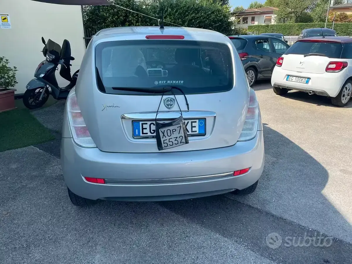 Usata Lancia Ypsilon 69 CV (50 kW) 2011 Grigio Utilitaria