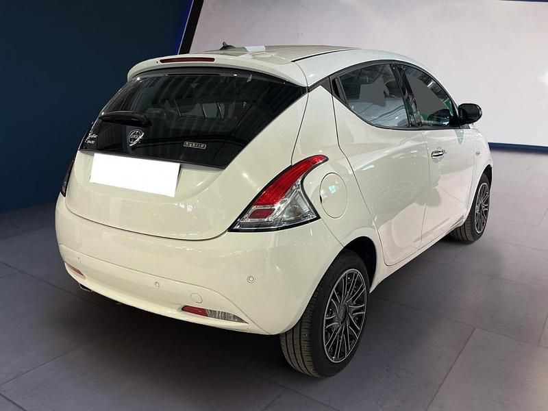 Usata Lancia Ypsilon Gold 70 CV (51 kW) 2021 Bianco Utilitaria