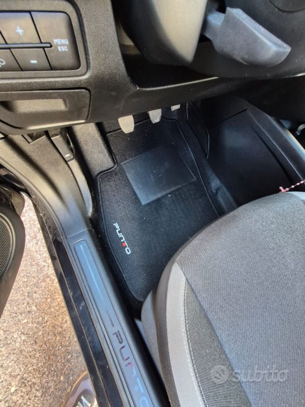 Usata Fiat Grande Punto 65 CV (47 kW) 2013 Nero Utilitaria