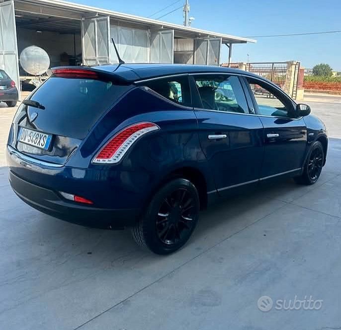 Usata Lancia Delta 120 CV (88 kW) 2009 Blu Utilitaria