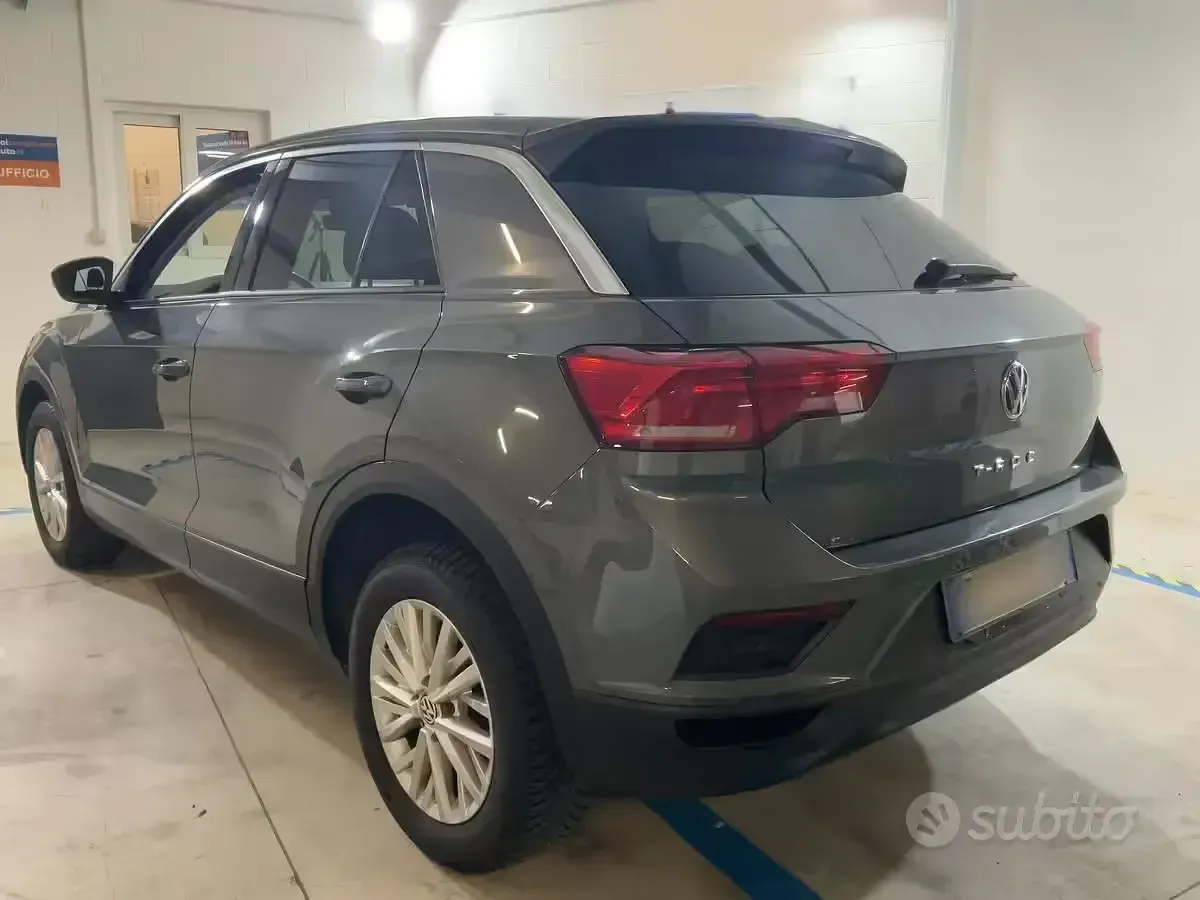 Usata VW T-Roc Style 116 CV (85 kW) 2018 Grigio SUV