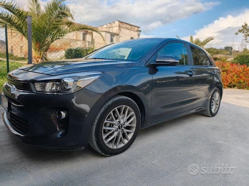 Usata Kia Rio 2017 Grigio Berlina