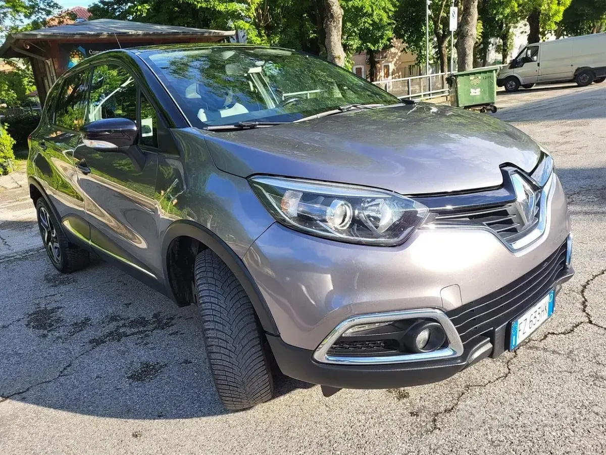 Usata Renault Captur 90 CV (66 kW) 2016 Grigio SUV