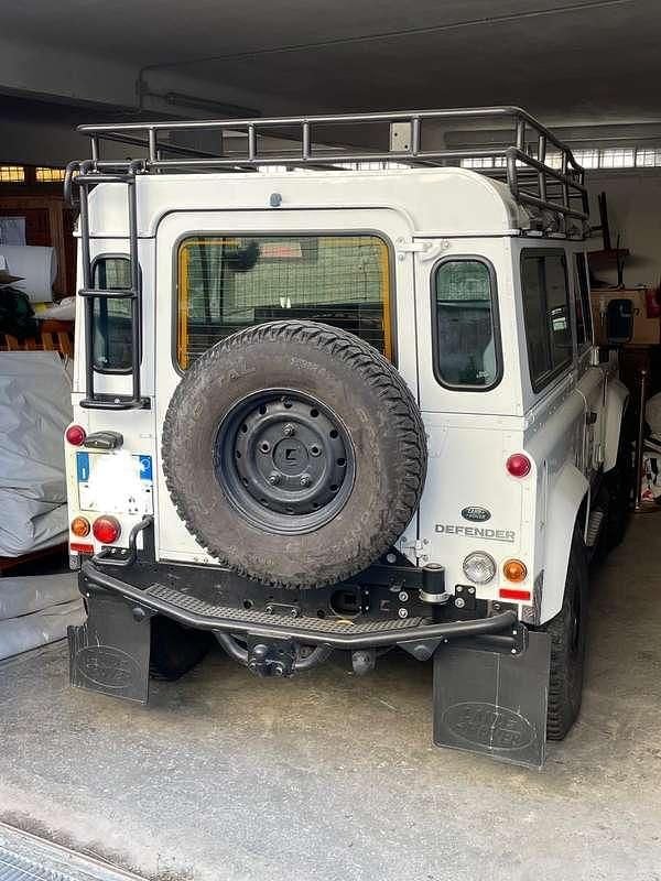 Usado Land Rover Defender SE 122 CV (89 kW) 2011 Blanco Familiar