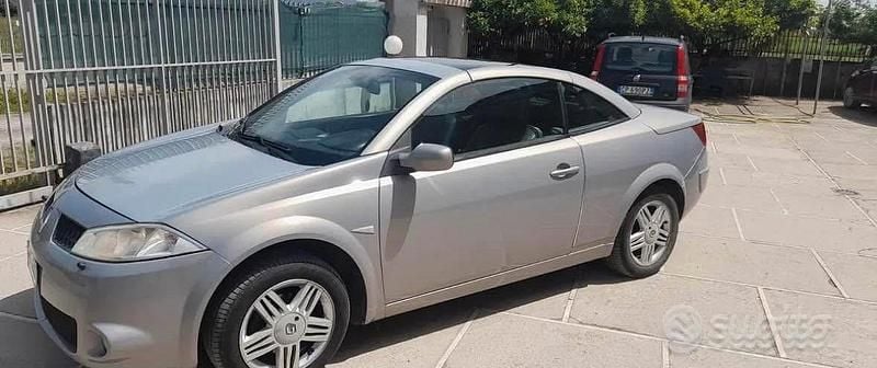 Usata Renault Mégane Cabriolet 120 CV (88 kW) 2004 Grigio Cabrio
