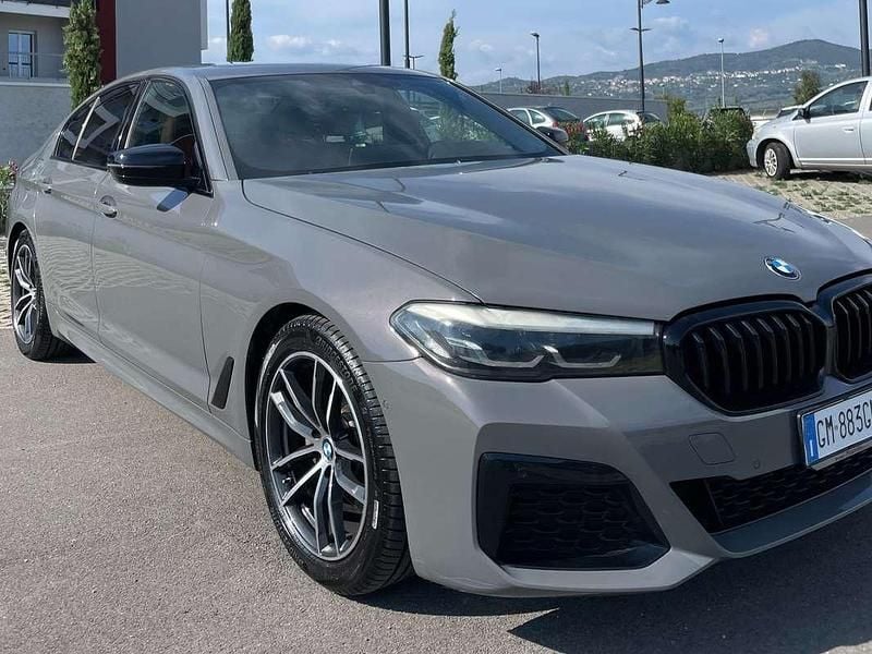 Grigio Usata 2022 BMW 520 M Sport Berlina | 36.000 € (Buon prezzo) - Immagine 1/4